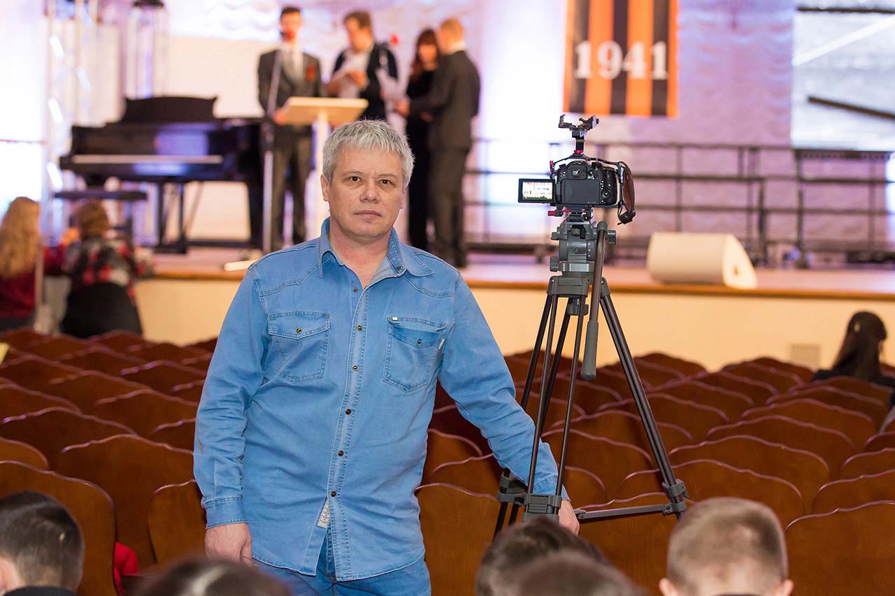 Игорь Калмыков - специалист широкого профиля по видеосъемке, видеомонтажу, графике и музыке