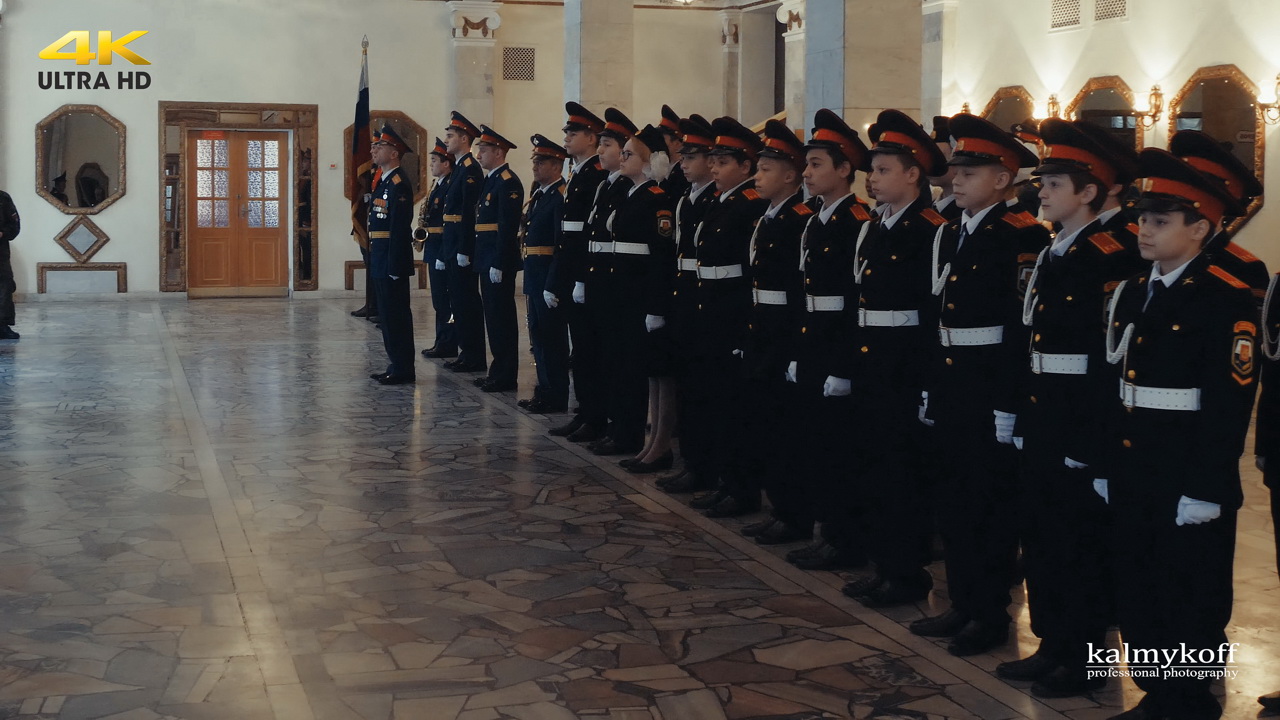 Шеренга кадет, идет видеосъемка