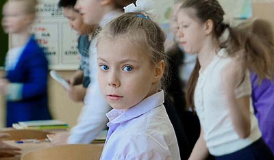 Девочка в школе