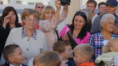 Родители фотографируют детей Родители фотографируют детей